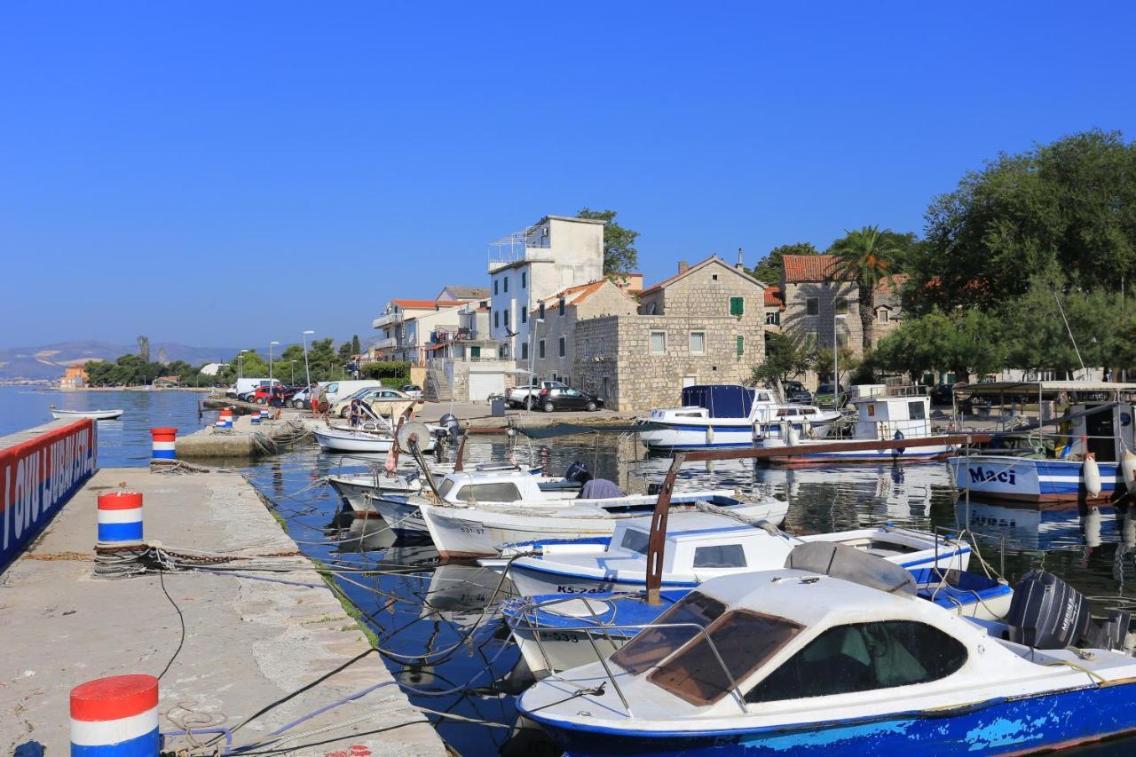 Apartments With A Parking Space Kastel Kambelovac, Kastela - 21645 Exterior foto